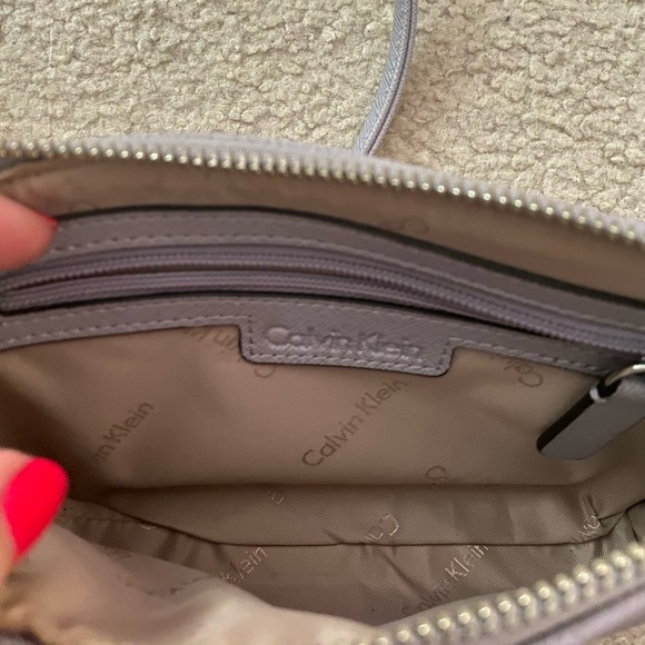 Grey Calvin Klein crossbody bag - Picture 2 of 3